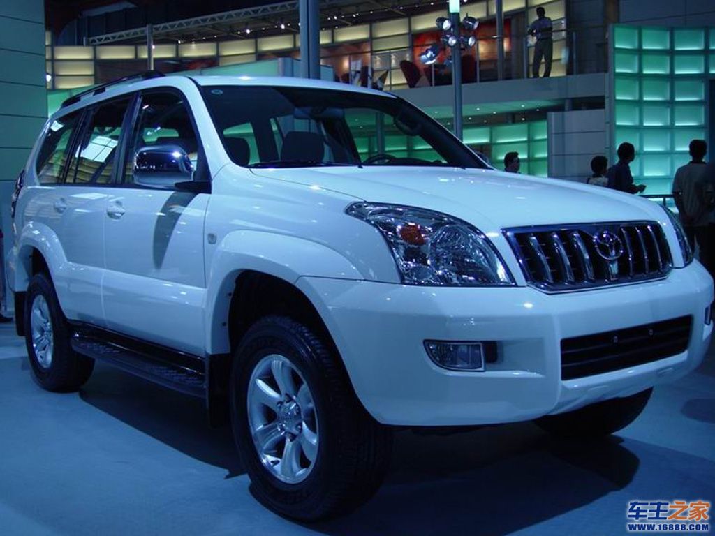 汽车图库 丰田 一汽丰田 普拉多(83/298) 外观 白色 普拉多右前45