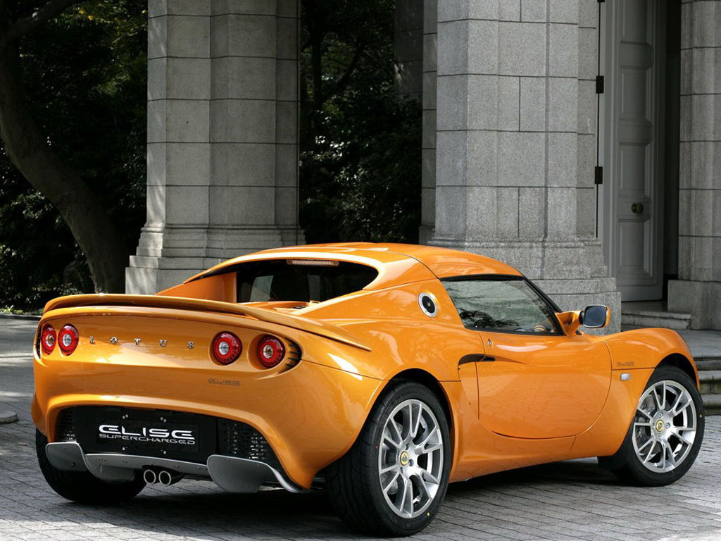 黄色莲花elise车尾