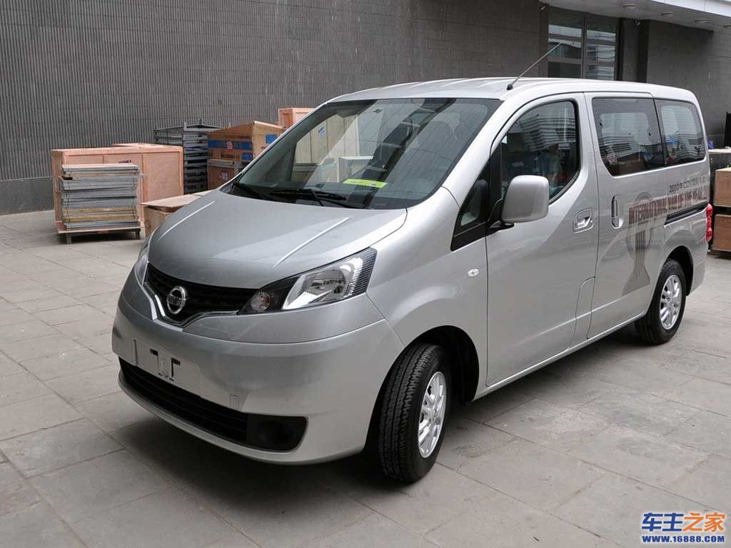 銀色 日產nv200